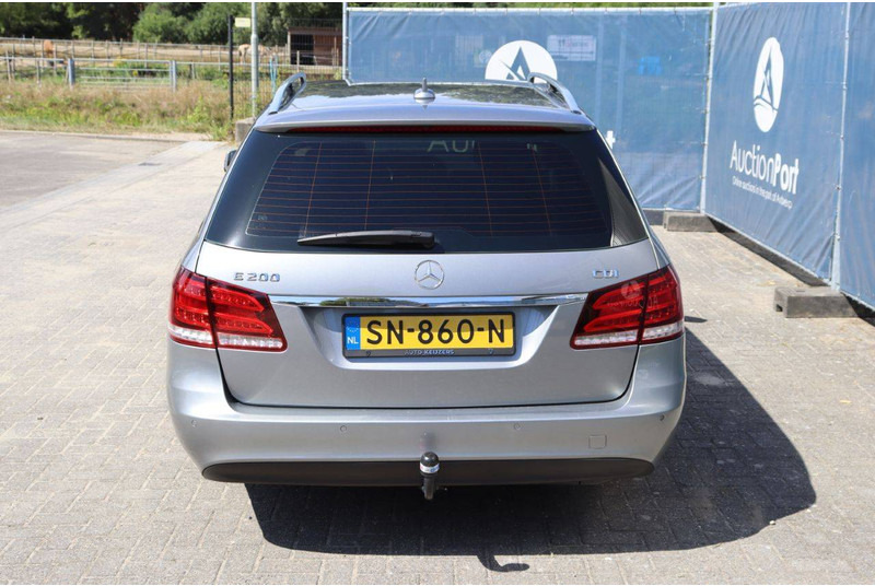 Mercedes-Benz E-Klasse 200 CDI - Autó: 5 kép. Mercedes-Benz E-Klasse 200 CDI - Autó: 5 kép.