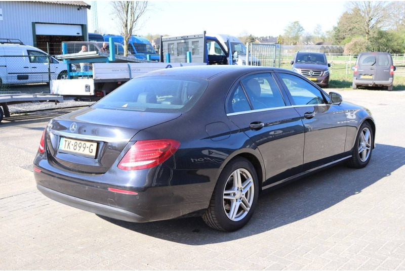 Mercedes-Benz E-Klasse 200 D - Szedán: 5 kép. Mercedes-Benz E-Klasse 200 D - Szedán: 5 kép.