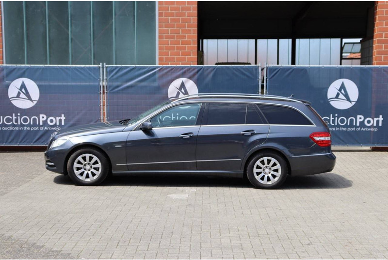 Mercedes-Benz E-Klasse 200 GCI - Autó: 2 kép. Mercedes-Benz E-Klasse 200 GCI - Autó: 2 kép.