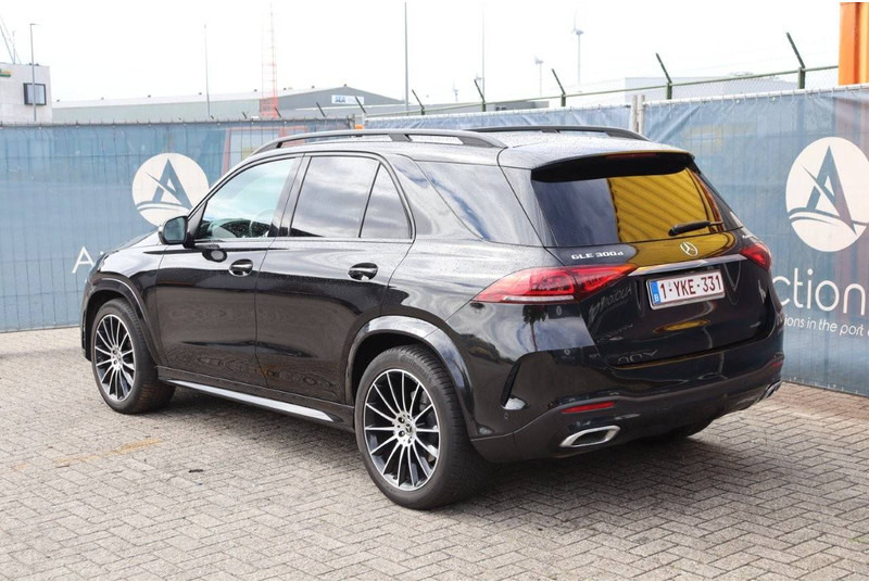 Mercedes-Benz GLE 300d - Szedán: 4 kép. Mercedes-Benz GLE 300d - Szedán: 4 kép.