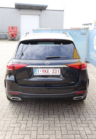 Mercedes-Benz GLE 300d - Szedán: 5 kép. Mercedes-Benz GLE 300d - Szedán: 5 kép.