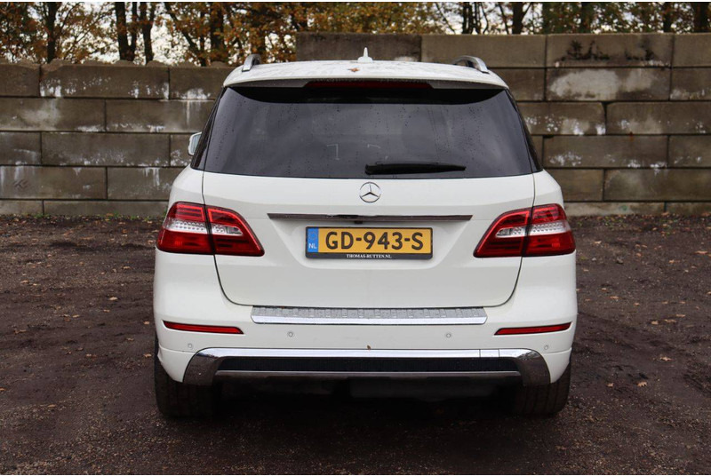 Mercedes-Benz ML350 - Szedán: 5 kép. Mercedes-Benz ML350 - Szedán: 5 kép.