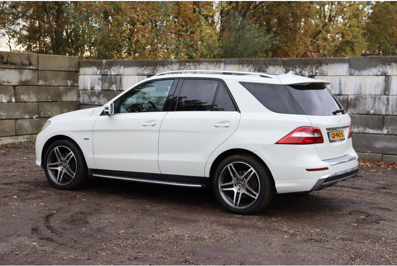 Mercedes-Benz ML350 - Szedán: 3 kép. Mercedes-Benz ML350 - Szedán: 3 kép.