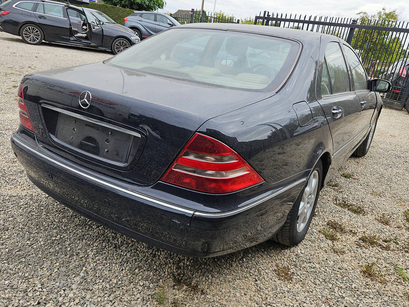 Mercedes-Benz S-Klasse 320 CDI - Szedán: 4 kép. Mercedes-Benz S-Klasse 320 CDI - Szedán: 4 kép.