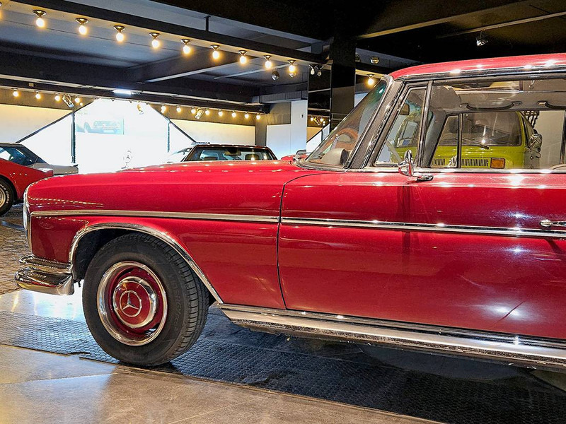 Mercedes-Benz S-Klasse (W112) Coupé _ 300 SE Automatic - Szedán: 2 kép. Mercedes-Benz S-Klasse (W112) Coupé _ 300 SE Automatic - Szedán: 2 kép.