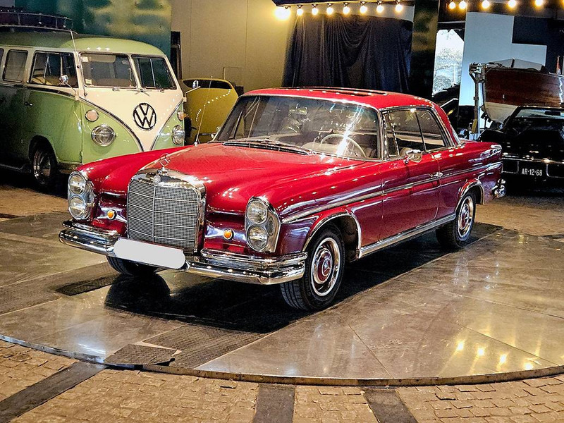 Mercedes-Benz S-Klasse (W112) Coupé _ 300 SE Automatic - Szedán: 1 kép. Mercedes-Benz S-Klasse (W112) Coupé _ 300 SE Automatic - Szedán: 1 kép.