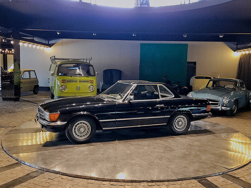 Mercedes-Benz SL-Klasse (R107) _ 380 - Szedán: 3 kép. Mercedes-Benz SL-Klasse (R107) _ 380 - Szedán: 3 kép.