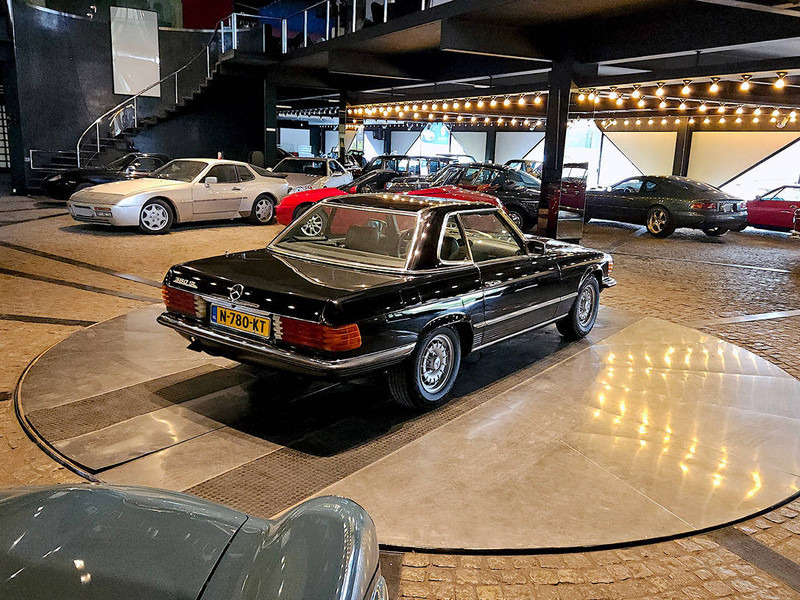 Mercedes-Benz SL-Klasse (R107) _ 380 - Szedán: 5 kép. Mercedes-Benz SL-Klasse (R107) _ 380 - Szedán: 5 kép.
