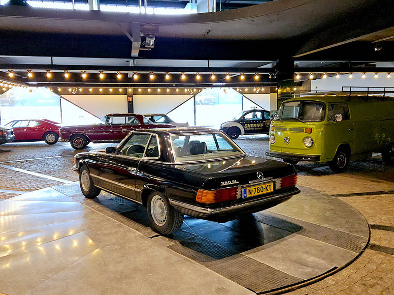 Mercedes-Benz SL-Klasse (R107) _ 380 - Szedán: 4 kép. Mercedes-Benz SL-Klasse (R107) _ 380 - Szedán: 4 kép.