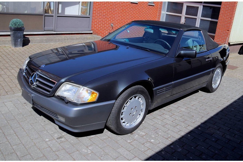 Mercedes-Benz SL-Klasse (R129) _ 500 - Szedán: 2 kép. Mercedes-Benz SL-Klasse (R129) _ 500 - Szedán: 2 kép.