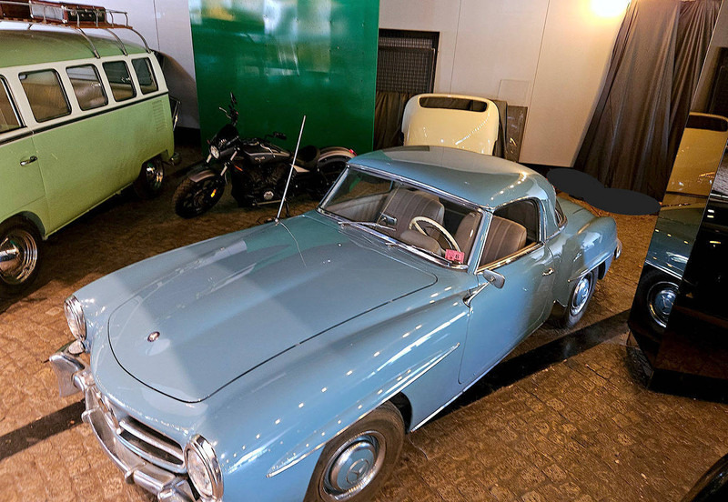 Mercedes-Benz SL-Klasse (W121) _ 190 - Szedán: 2 kép. Mercedes-Benz SL-Klasse (W121) _ 190 - Szedán: 2 kép.