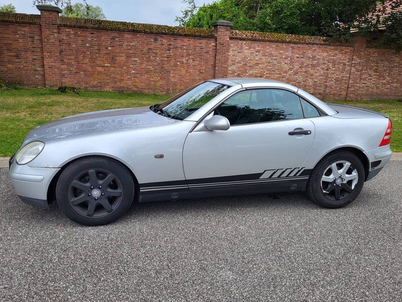 Mercedes-Benz SLK SLK200 Automatic - Autó: 2 kép. Mercedes-Benz SLK SLK200 Automatic - Autó: 2 kép.