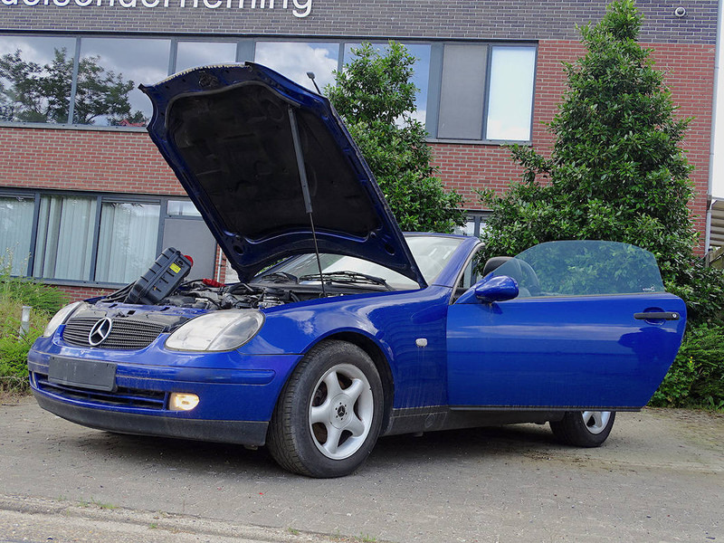 Mercedes-Benz SLK SLK200 - Szedán: 3 kép. Mercedes-Benz SLK SLK200 - Szedán: 3 kép.