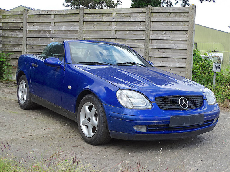 Mercedes-Benz SLK SLK200 - Szedán: 2 kép. Mercedes-Benz SLK SLK200 - Szedán: 2 kép.