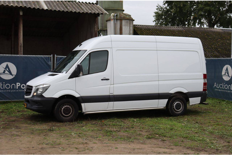 Mercedes-Benz Sprinter 210 CDI - Furgon: 1 kép. Mercedes-Benz Sprinter 210 CDI - Furgon: 1 kép.
