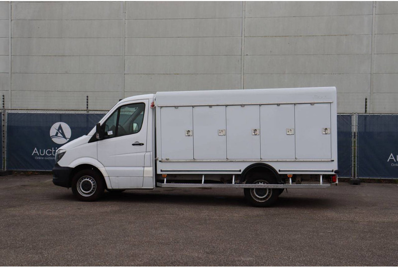 Mercedes-Benz Sprinter - Dobozos kisteherautó: 3 kép. Mercedes-Benz Sprinter - Dobozos kisteherautó: 3 kép.