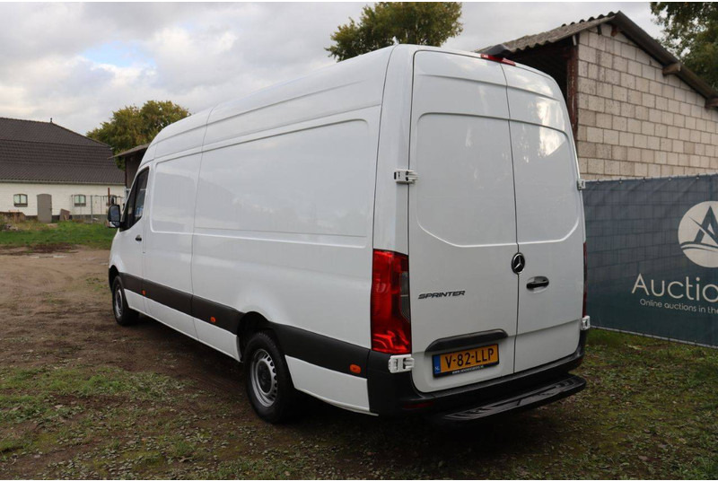 Mercedes-Benz Sprinter - Furgon: 4 kép. Mercedes-Benz Sprinter - Furgon: 4 kép.