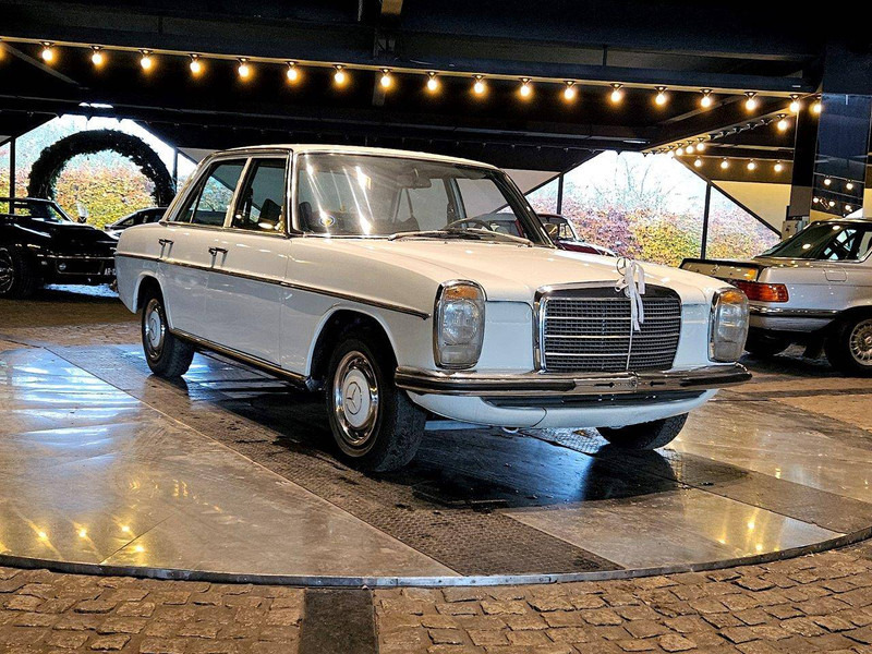 Mercedes-Benz (W115) 230 - Szedán: 5 kép. Mercedes-Benz (W115) 230 - Szedán: 5 kép.