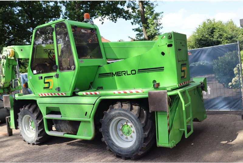 Merlo ROTO 30.16-EV - Teleszkópos rakodó: 4 kép. Merlo ROTO 30.16-EV - Teleszkópos rakodó: 4 kép.