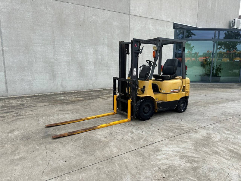 Mitsubishi FG15 - Villás targonca: 1 kép. Mitsubishi FG15 - Villás targonca: 1 kép.