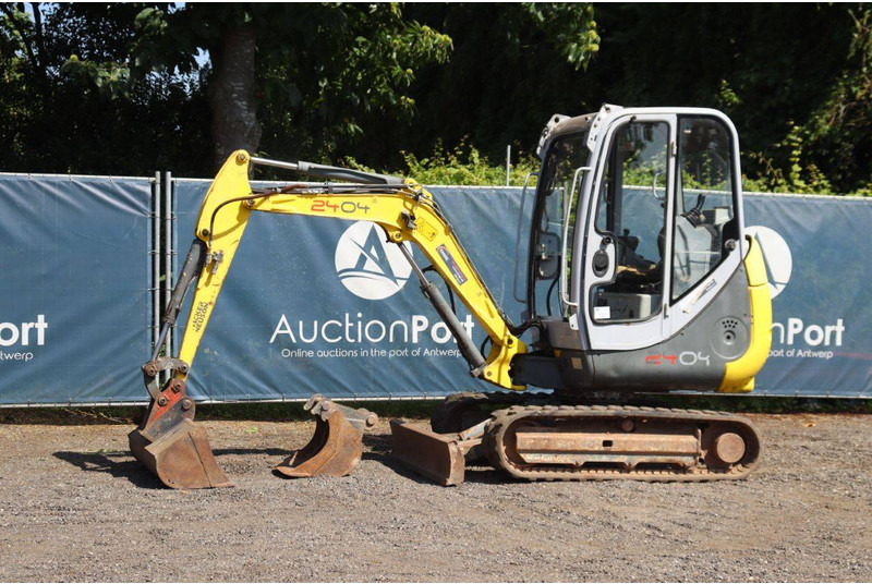 Neuson 2404RD - Minikotró: 1 kép. Neuson 2404RD - Minikotró: 1 kép.