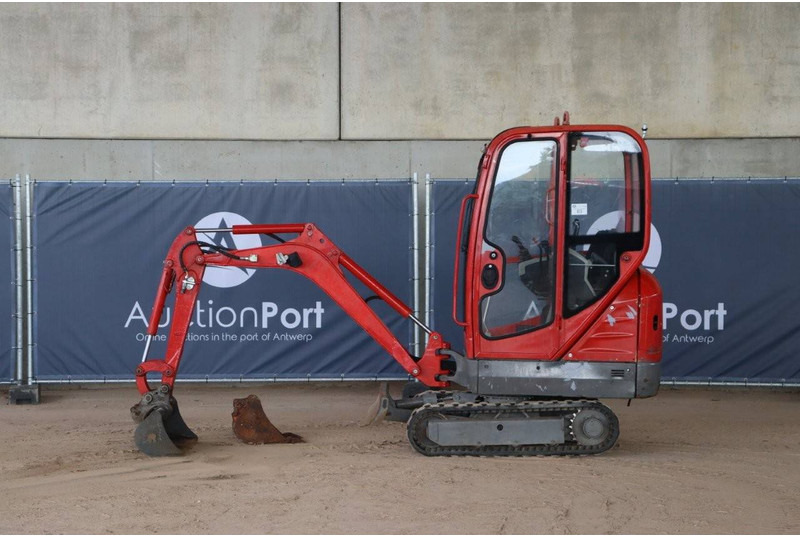 Neuson ET16 - Minikotró: 2 kép. Neuson ET16 - Minikotró: 2 kép.