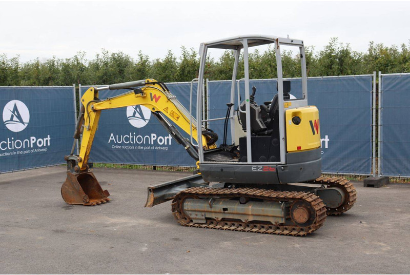 Neuson EZ26 - Minikotró: 4 kép. Neuson EZ26 - Minikotró: 4 kép.