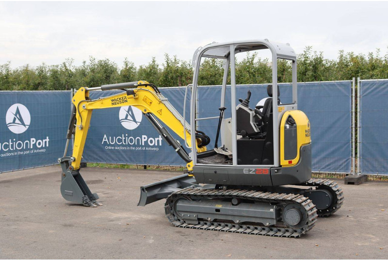 Neuson EZ28 - Minikotró: 4 kép. Neuson EZ28 - Minikotró: 4 kép.