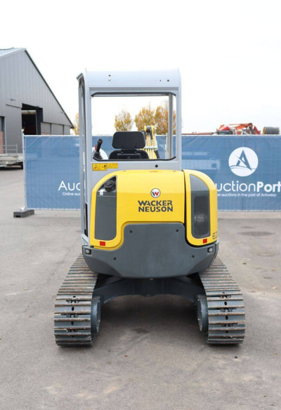 Neuson EZ28 - Minikotró: 5 kép. Neuson EZ28 - Minikotró: 5 kép.