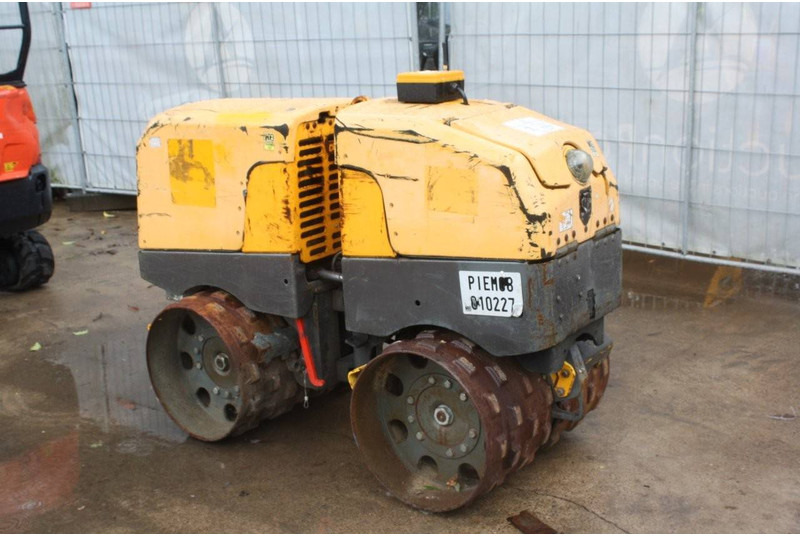 Neuson Roller RT2SC - Henger: 3 kép. Neuson Roller RT2SC - Henger: 3 kép.