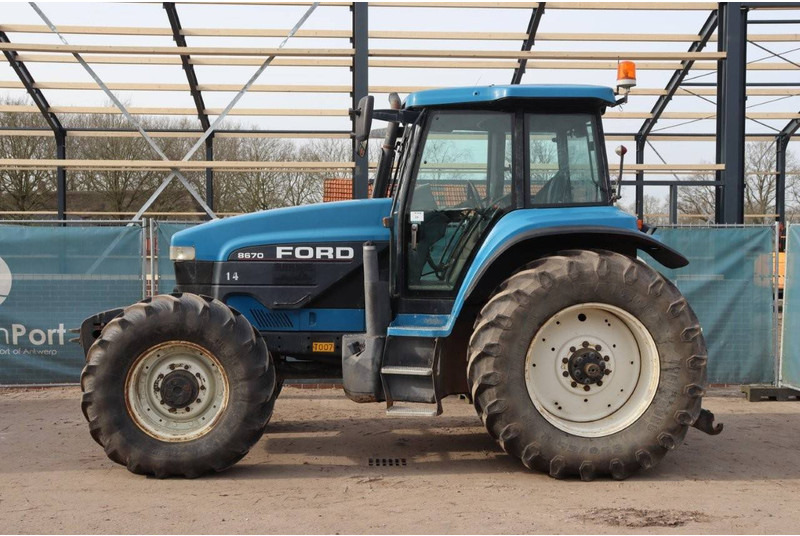 New Holland 8670 - Traktor: 2 kép. New Holland 8670 - Traktor: 2 kép.
