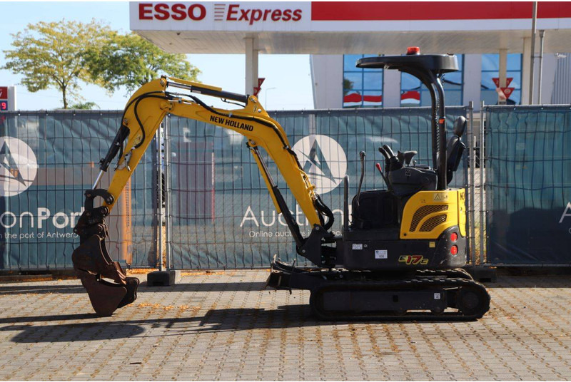 New Holland E17C - Minikotró: 2 kép. New Holland E17C - Minikotró: 2 kép.