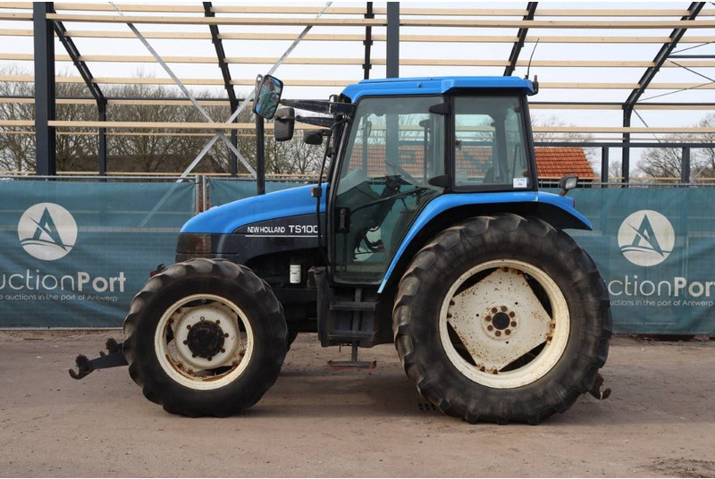 New Holland TS100 - Traktor: 2 kép. New Holland TS100 - Traktor: 2 kép.