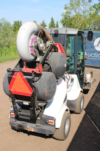 Nilfisk City Ranger 2250 - Utcaseprő gép: 5 kép. Nilfisk City Ranger 2250 - Utcaseprő gép: 5 kép.