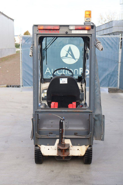 Nissan 4CBT2 - Elektromos targonca: 5 kép. Nissan 4CBT2 - Elektromos targonca: 5 kép.