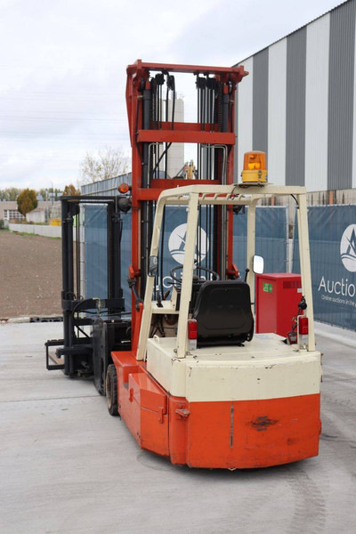 Nissan - Elektromos targonca: 4 kép. Nissan - Elektromos targonca: 4 kép.