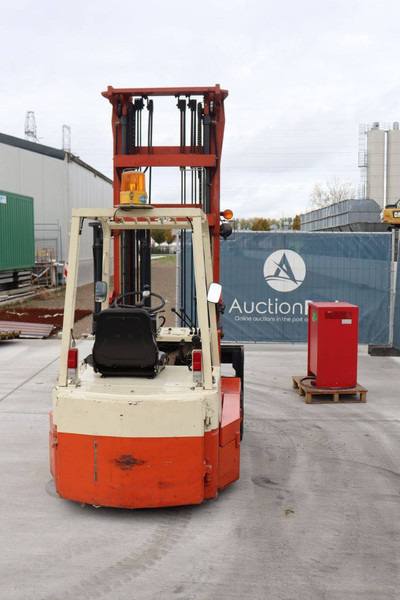 Nissan - Elektromos targonca: 5 kép. Nissan - Elektromos targonca: 5 kép.