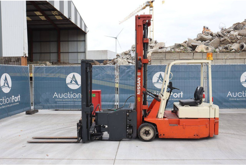 Nissan - Elektromos targonca: 2 kép. Nissan - Elektromos targonca: 2 kép.