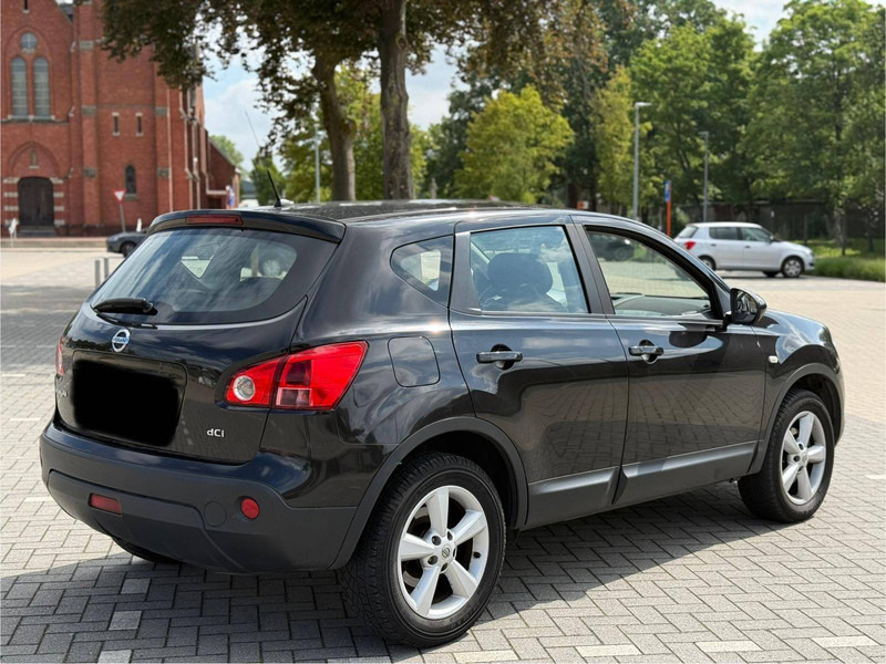 Nissan QASHQAI 1.5 DCI - Szedán: 3 kép. Nissan QASHQAI 1.5 DCI - Szedán: 3 kép.