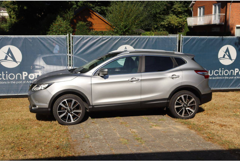 Nissan QASHQAI - Terepjáró/ SUV: 1 kép. Nissan QASHQAI - Terepjáró/ SUV: 1 kép.