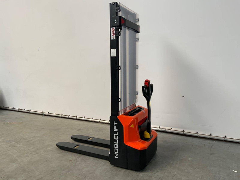 Noblelift PSE12B36 - Emelőtargoncá: 3 kép. Noblelift PSE12B36 - Emelőtargoncá: 3 kép.