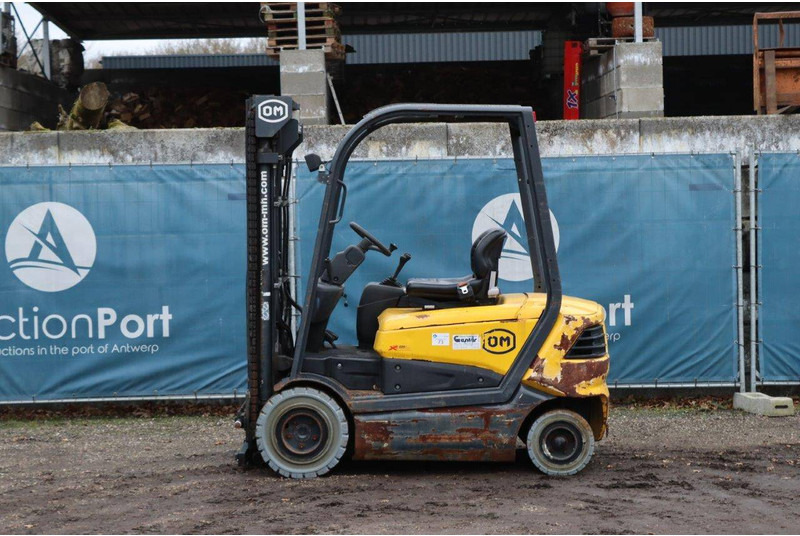 OM Carrelli XE 25 - Elektromos targonca: 2 kép. OM Carrelli XE 25 - Elektromos targonca: 2 kép.