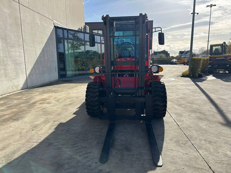 Onbekend RTF-3500 - Terepjáró képességű targoncá: 2 kép. Onbekend RTF-3500 - Terepjáró képességű targoncá: 2 kép.