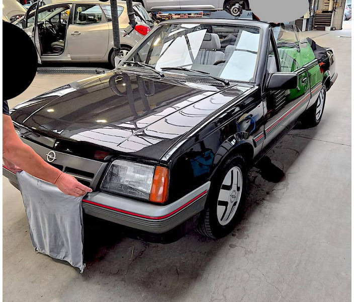 Opel Ascona (C) Cabriolet 1.8i - Szedán: 1 kép. Opel Ascona (C) Cabriolet 1.8i - Szedán: 1 kép.