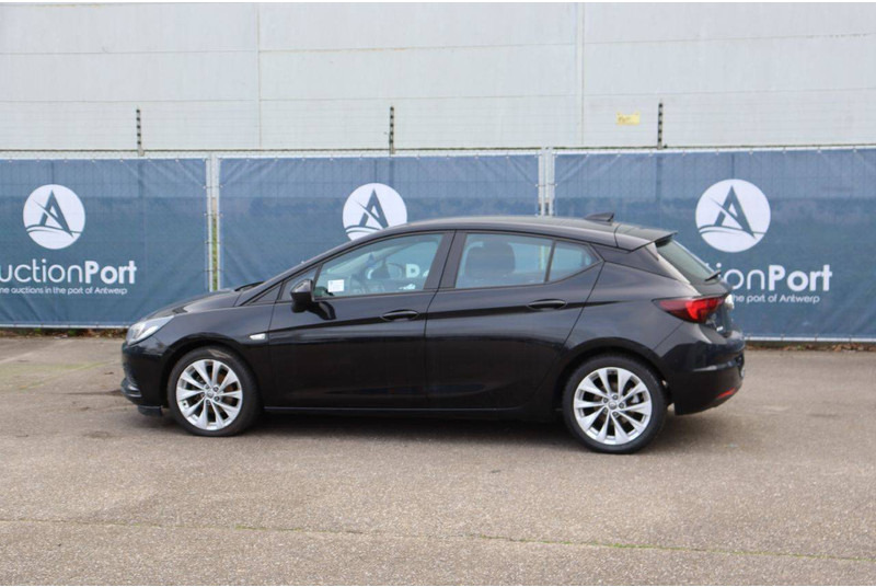 Opel Astra - Szedán: 3 kép. Opel Astra - Szedán: 3 kép.