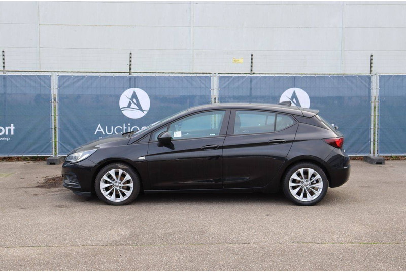 Opel Astra - Szedán: 2 kép. Opel Astra - Szedán: 2 kép.