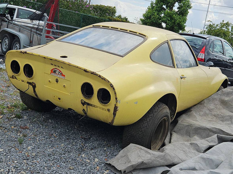 Opel GT /J - Szedán: 5 kép. Opel GT /J - Szedán: 5 kép.