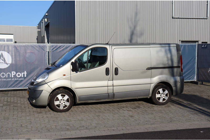 Opel Vivaro 2.0CDTI/66KW-E4 2.7T L1H1 - Furgon: 1 kép. Opel Vivaro 2.0CDTI/66KW-E4 2.7T L1H1 - Furgon: 1 kép.