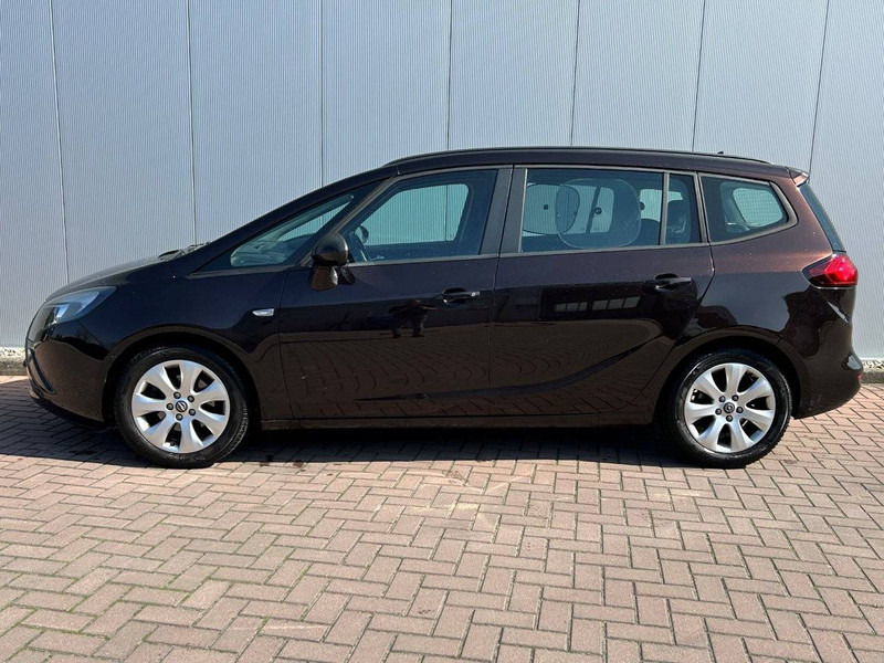 Opel Zafira 1.4 Tourer Business+ - Autó: 2 kép. Opel Zafira 1.4 Tourer Business+ - Autó: 2 kép.