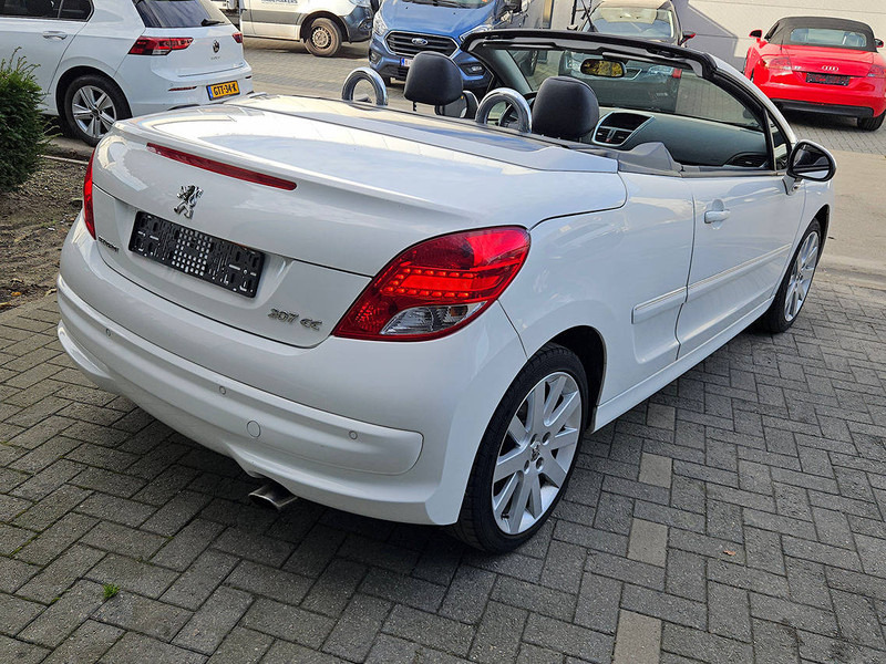 Peugeot 207 CC 1.6 VTI - Szedán: 3 kép. Peugeot 207 CC 1.6 VTI - Szedán: 3 kép.